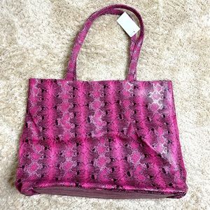 Large Saks Fifth Avenue Tote.    B66